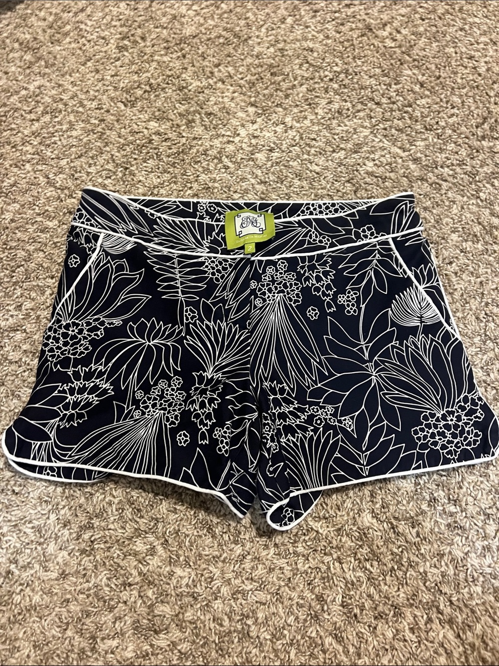 EUC! Luxury Elizabeth McKay Navy Resort Floral Print Shorts - Size 2 - Picture 1 of 11